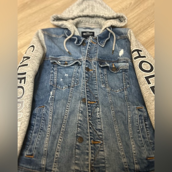 Like New Hollister Jean Jacket with Sweatshirt Logo Sleeves Unisex size M - Picture 6 of 9